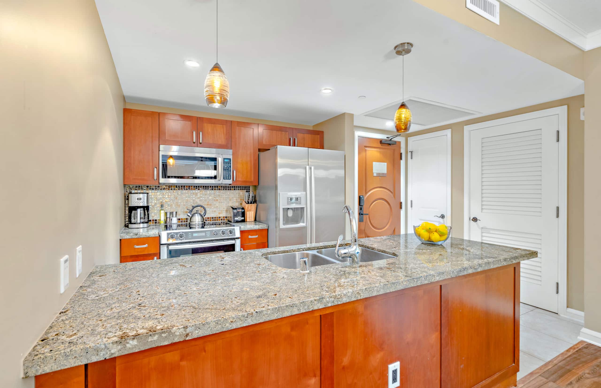 Condo in Lahaina · ★4.7 · 2 bedrooms · 3 beds · 1 bath - Image 10