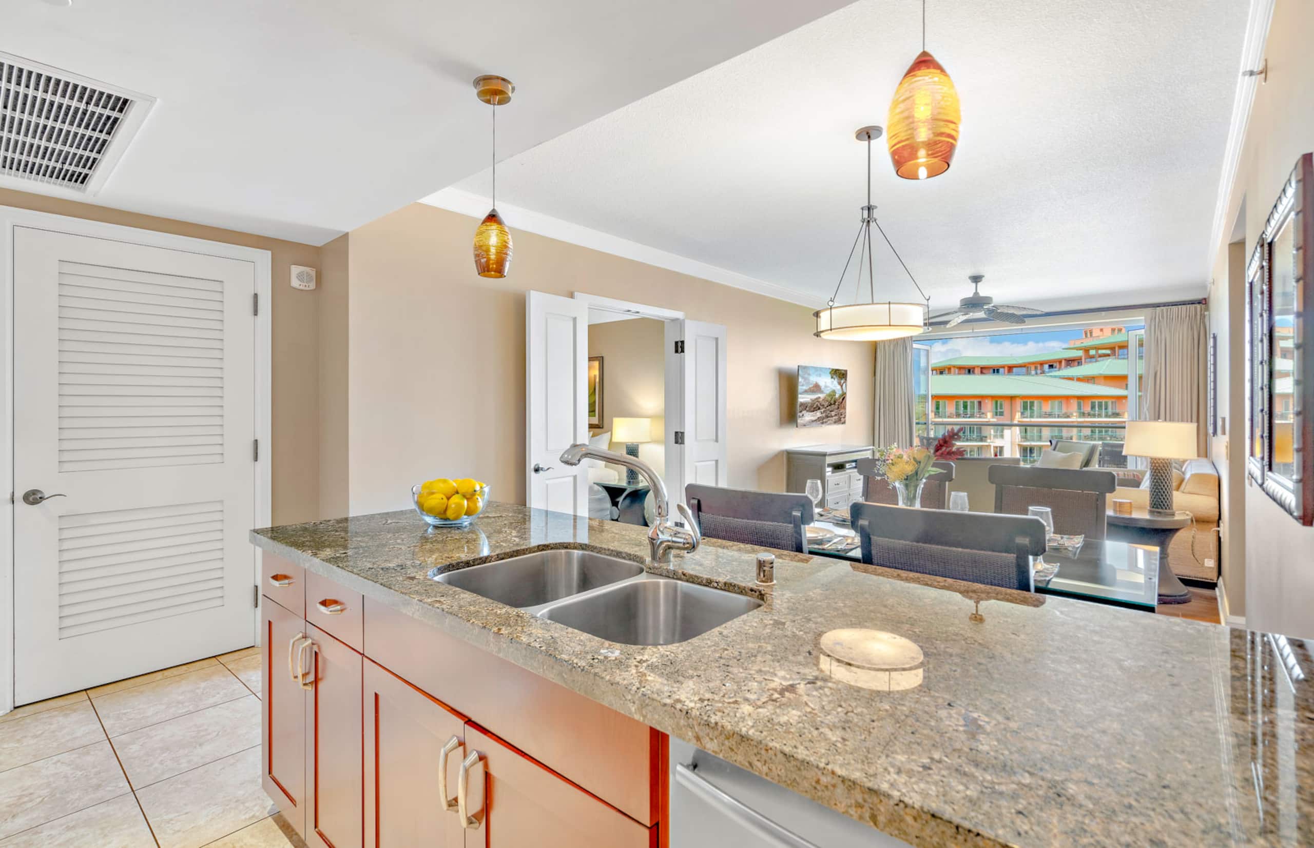 Condo in Lahaina · ★4.7 · 2 bedrooms · 3 beds · 1 bath - Image 12