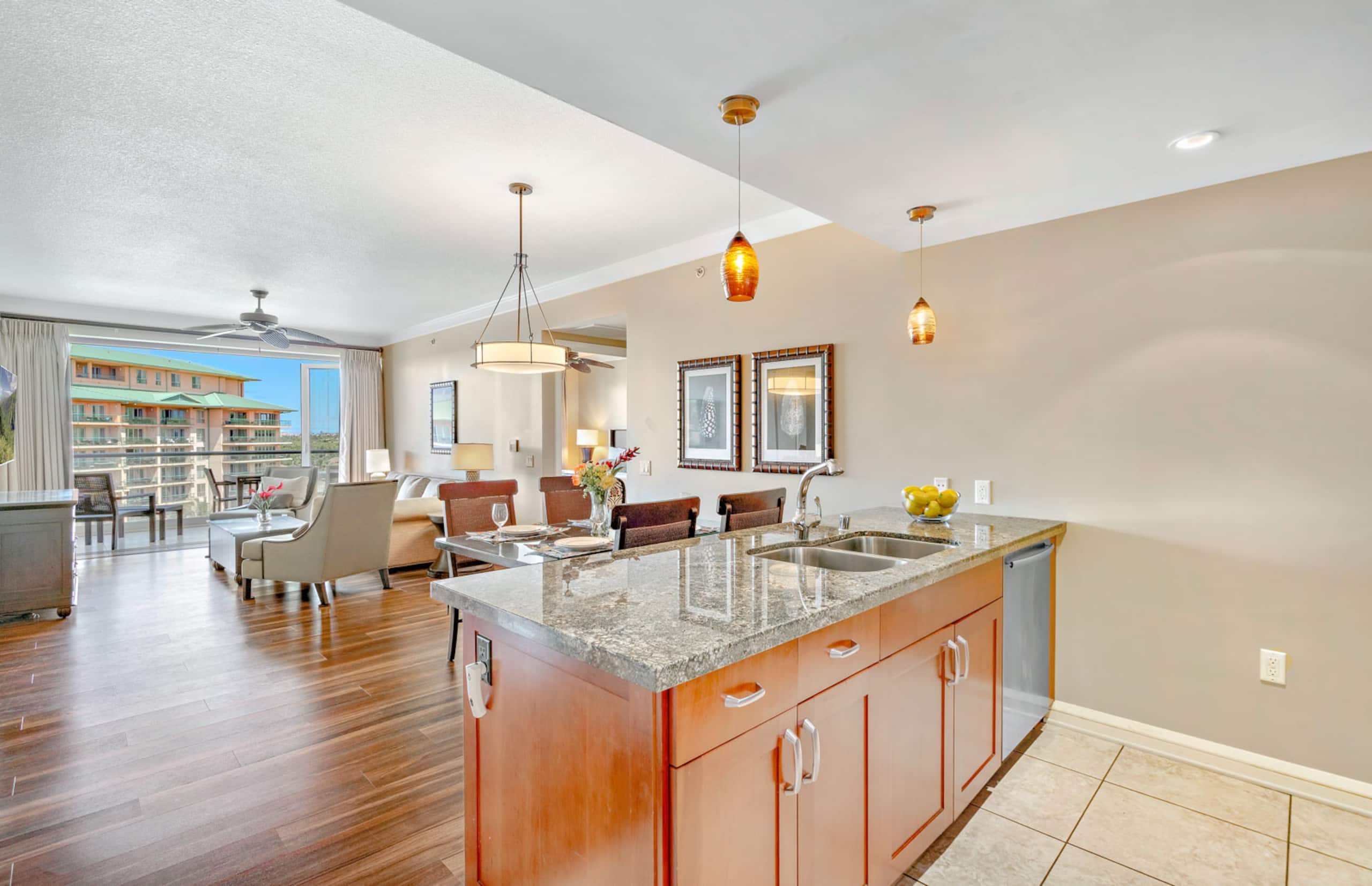 Condo in Lahaina · ★4.7 · 2 bedrooms · 3 beds · 1 bath - Image 4