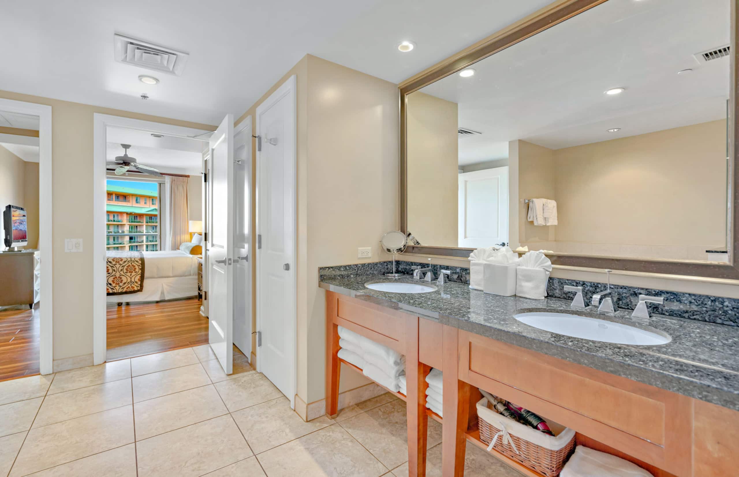 Condo in Lahaina · ★4.7 · 2 bedrooms · 3 beds · 1 bath - Image 20
