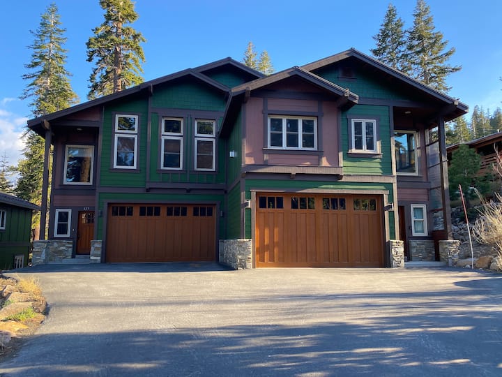 Garage Parking & Close To Lodge | Sleeps 10