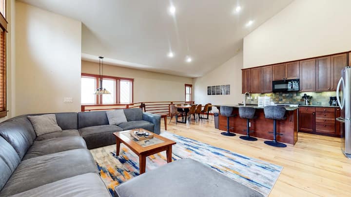 Red Slate Canyon - Garage Parking & Close To Lodge - Mammoth Lakes, CA