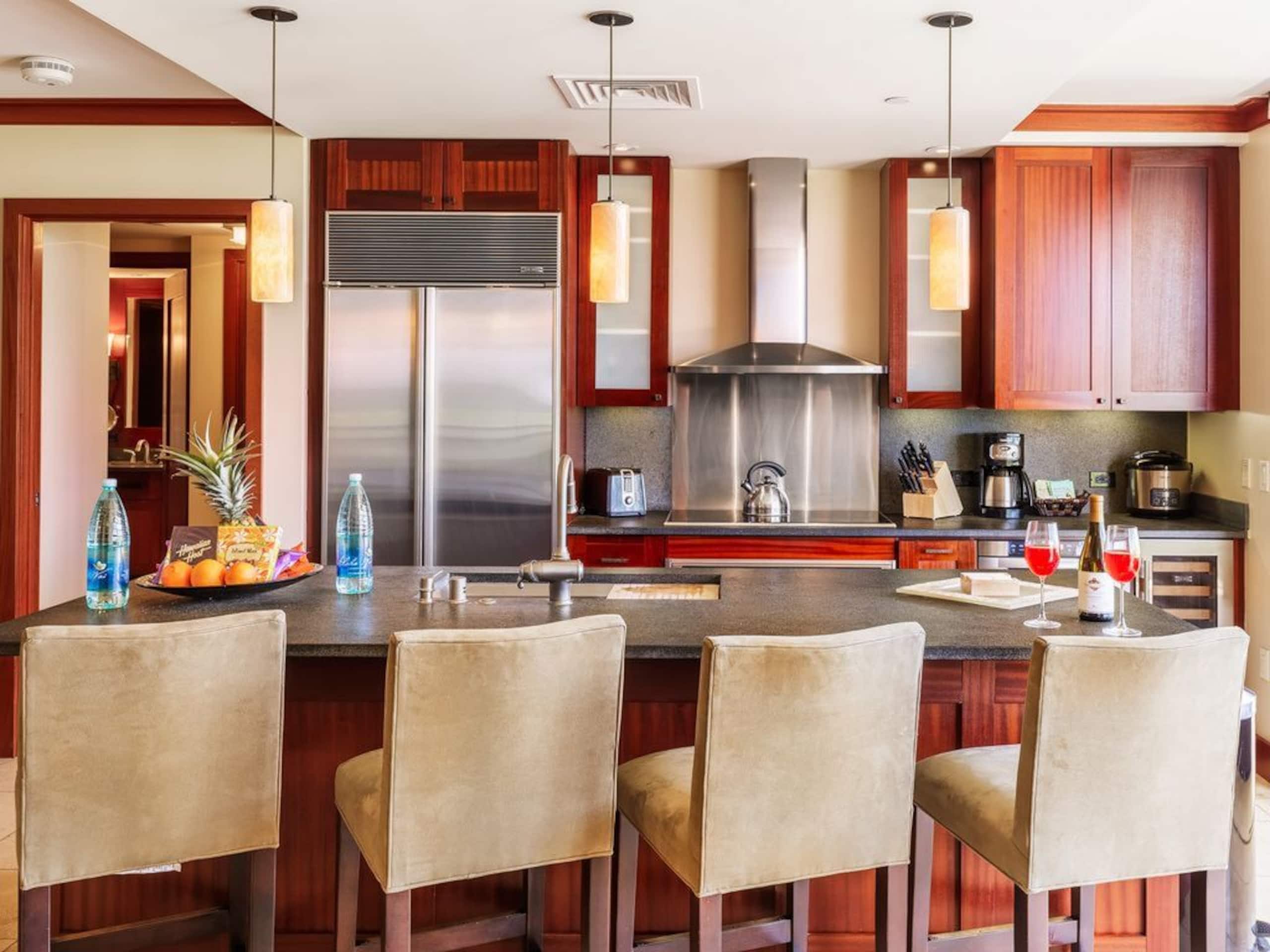 Villa in Honolulu County · ★4.94 · 3 bedrooms · 4 beds · 3 shared baths - Image 8