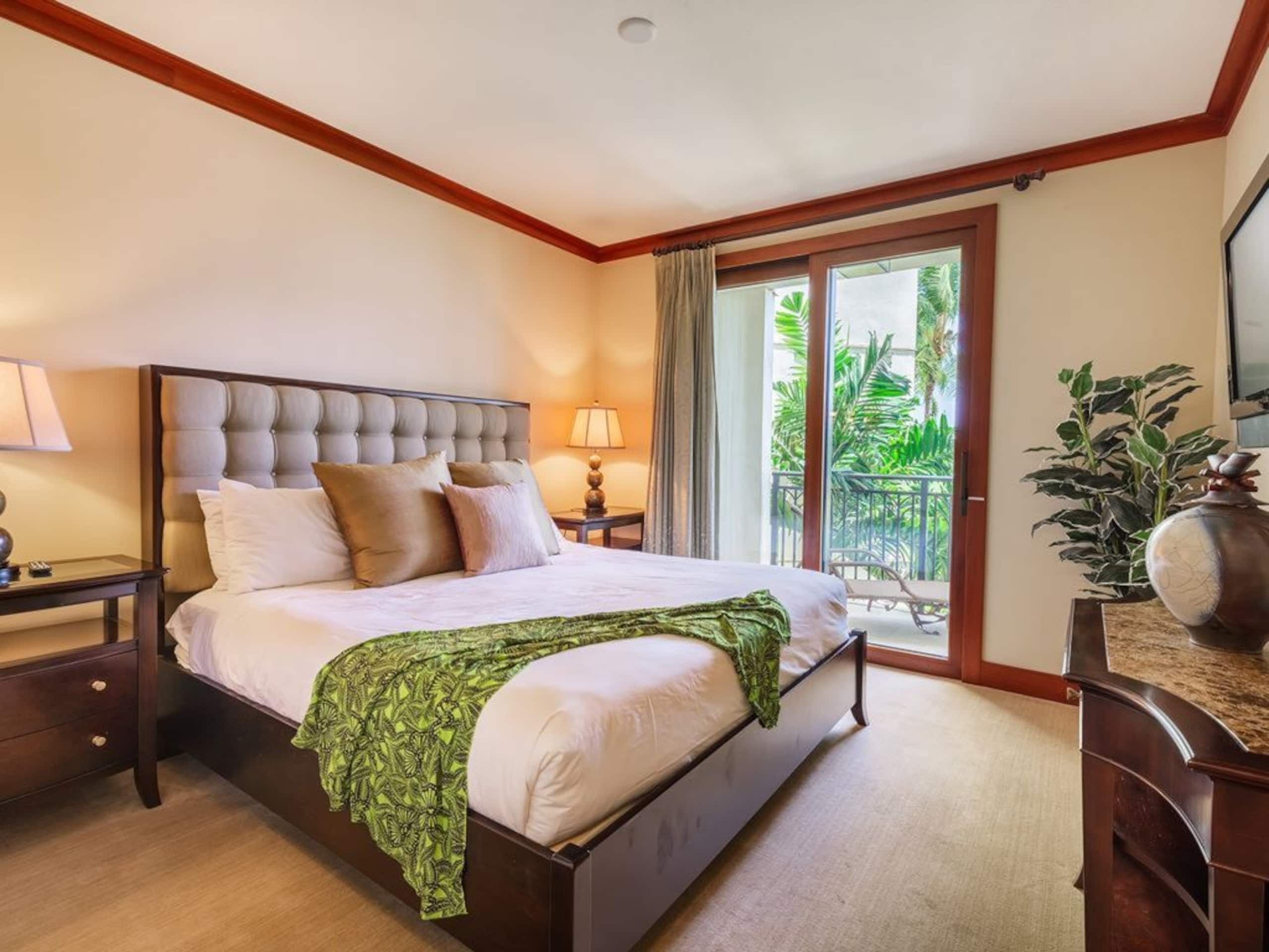 Villa in Honolulu County · ★4.94 · 3 bedrooms · 4 beds · 3 shared baths - Image 25
