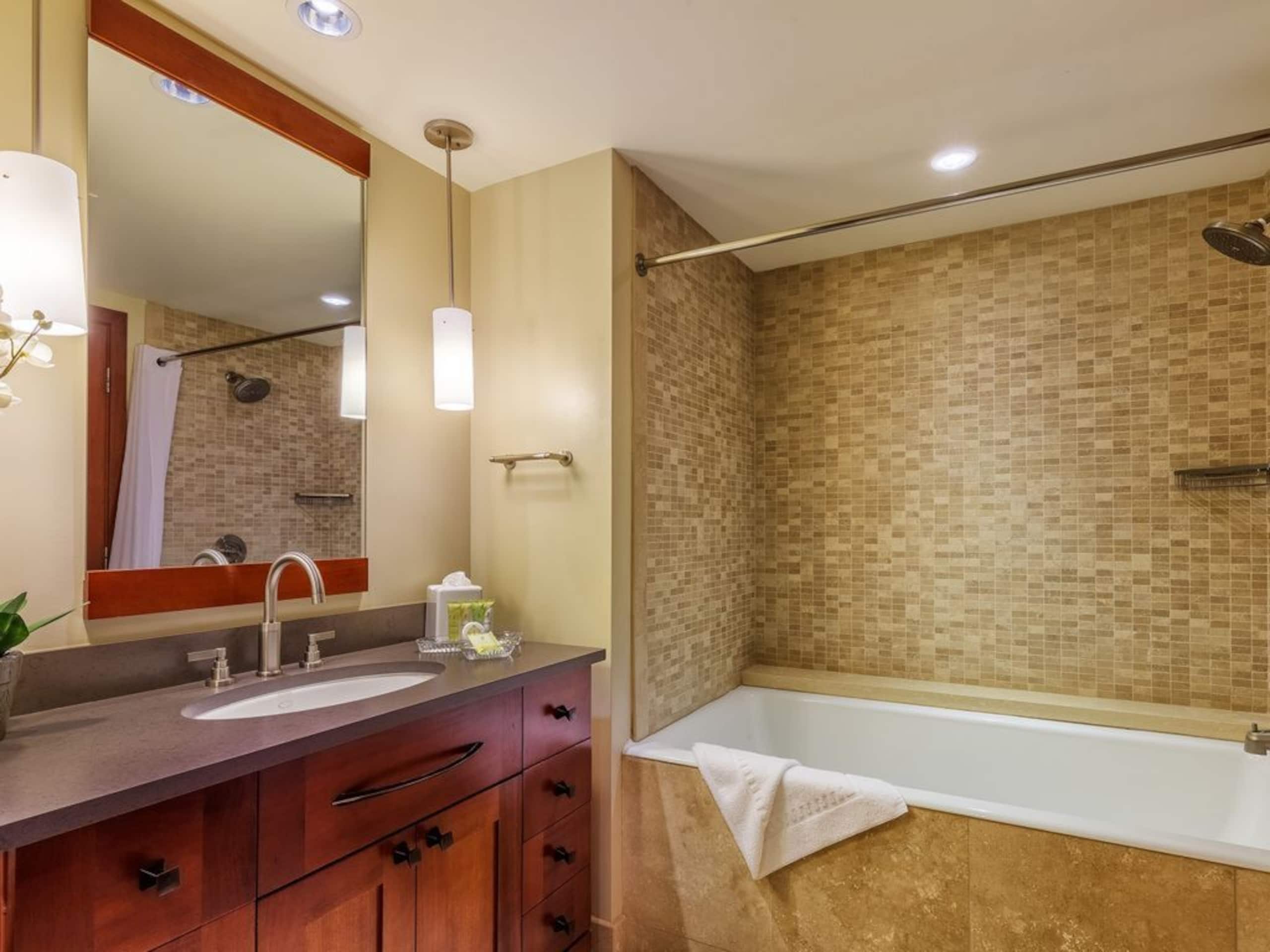 Villa in Honolulu County · ★4.94 · 3 bedrooms · 4 beds · 3 shared baths - Image 22