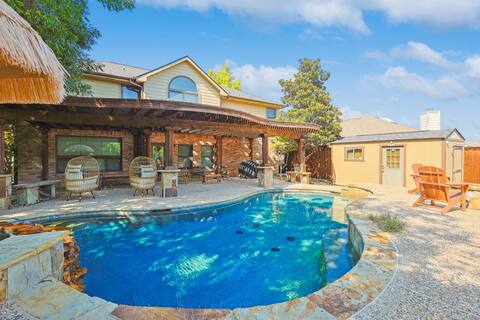 Magical 5BR Retreat:Pool, Hot Tub, Lake,Basketball