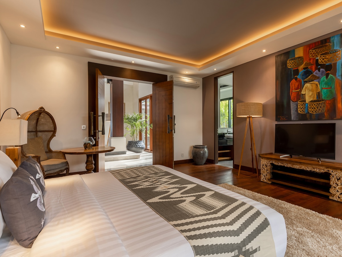 Tirtha Bayu Villa I - Apgalvotai suprojektuotas svečių miegamasis