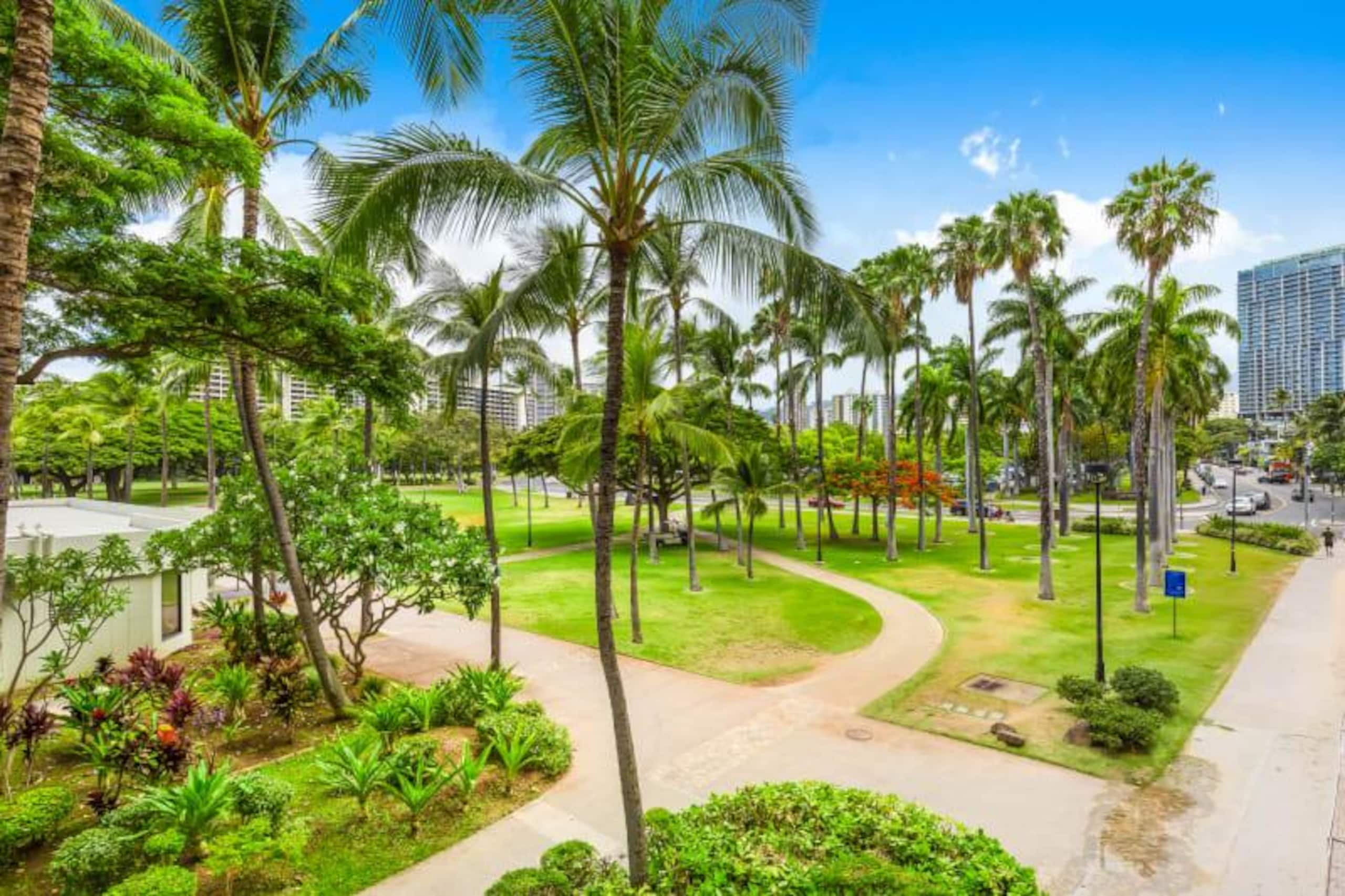 Condo in Honolulu · ★5.0 · 1 bedroom · 3 beds · 1 private bath - Image 13