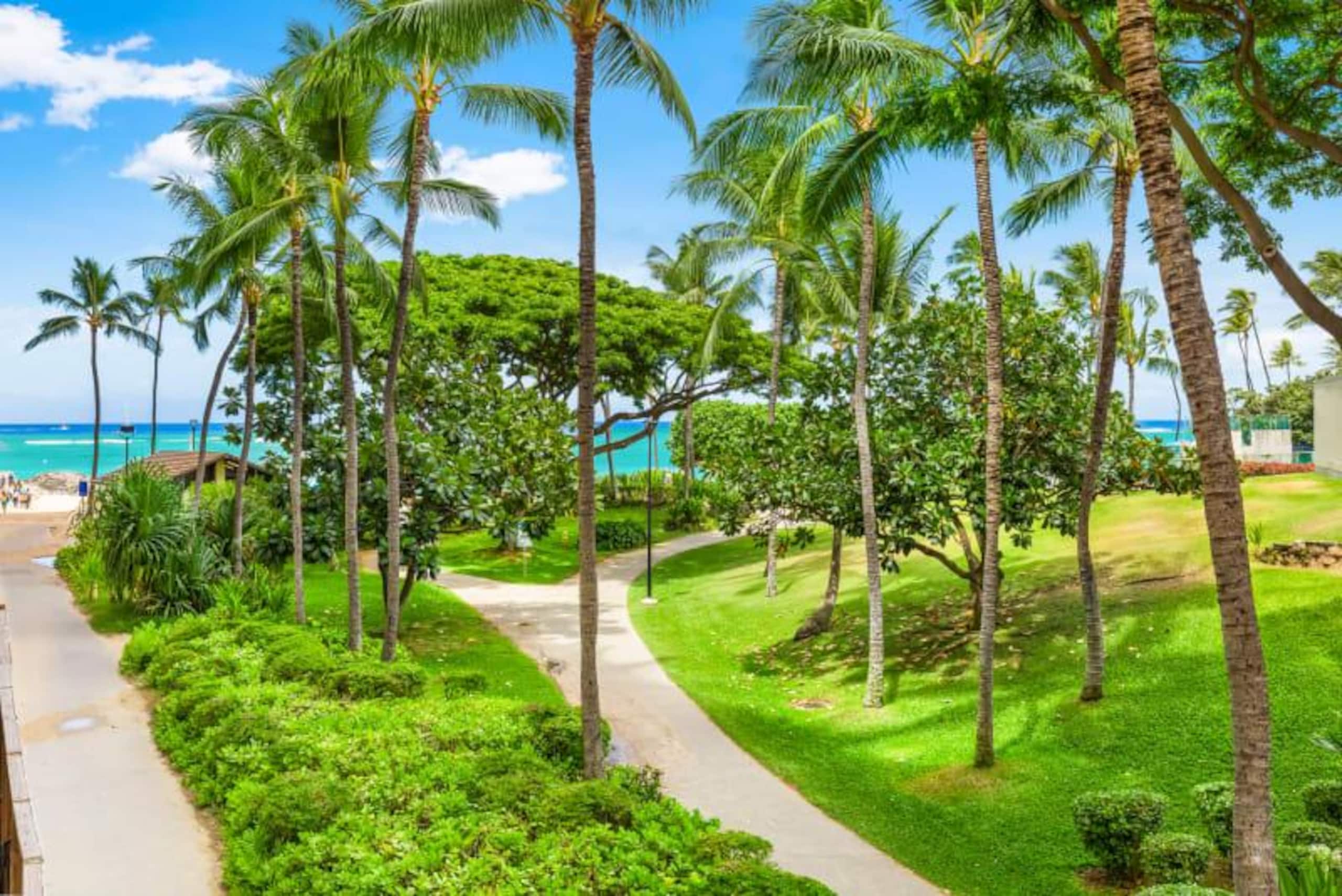 Condo in Honolulu · ★5.0 · 1 bedroom · 3 beds · 1 private bath - Image 12