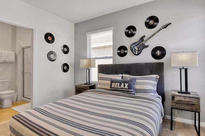 19QueenBedroom090323