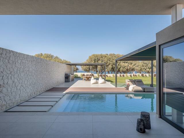 Pnoe Seafront Experience | Villa Etheras gallery image 2