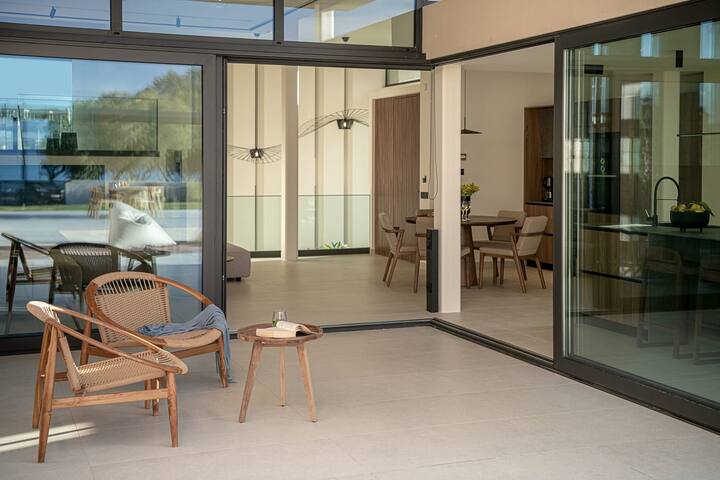 Pnoe Seafront Experience | Villa Alas gallery image 4