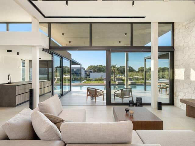 Pnoe Seafront Experience | Villa Lithos gallery image 3