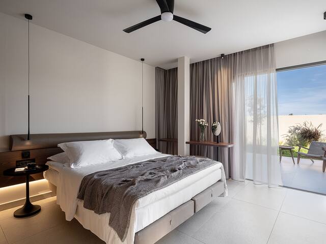 Pnoe Seafront Experience | Villa Lithos gallery image 4