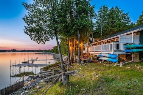 Relax on the Bay — Kayaks, Hot Tub & Firepit Night