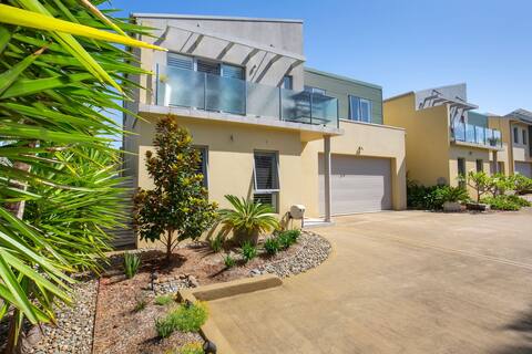 Bower's Nest - Pet Friendly - 2 Mins Walk to Beach