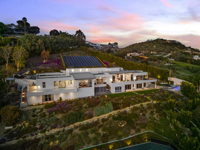 Coastal Malibu Escape w/ Unobstructed Ocean Views gallery image 5