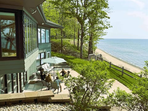 Lakefront Home w/Panoramic Views | Private Beach