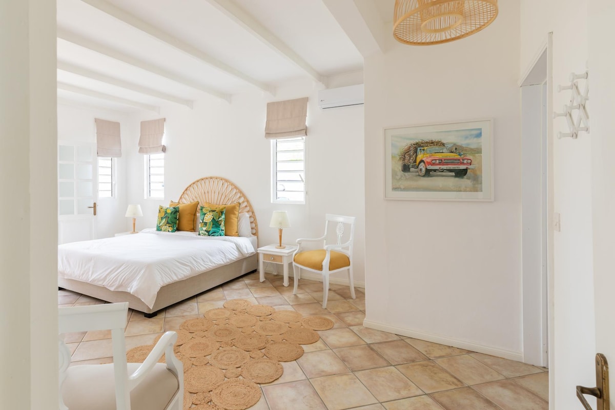 Master Bedroom ensuite bafuni kwenye ghorofa ya chini 