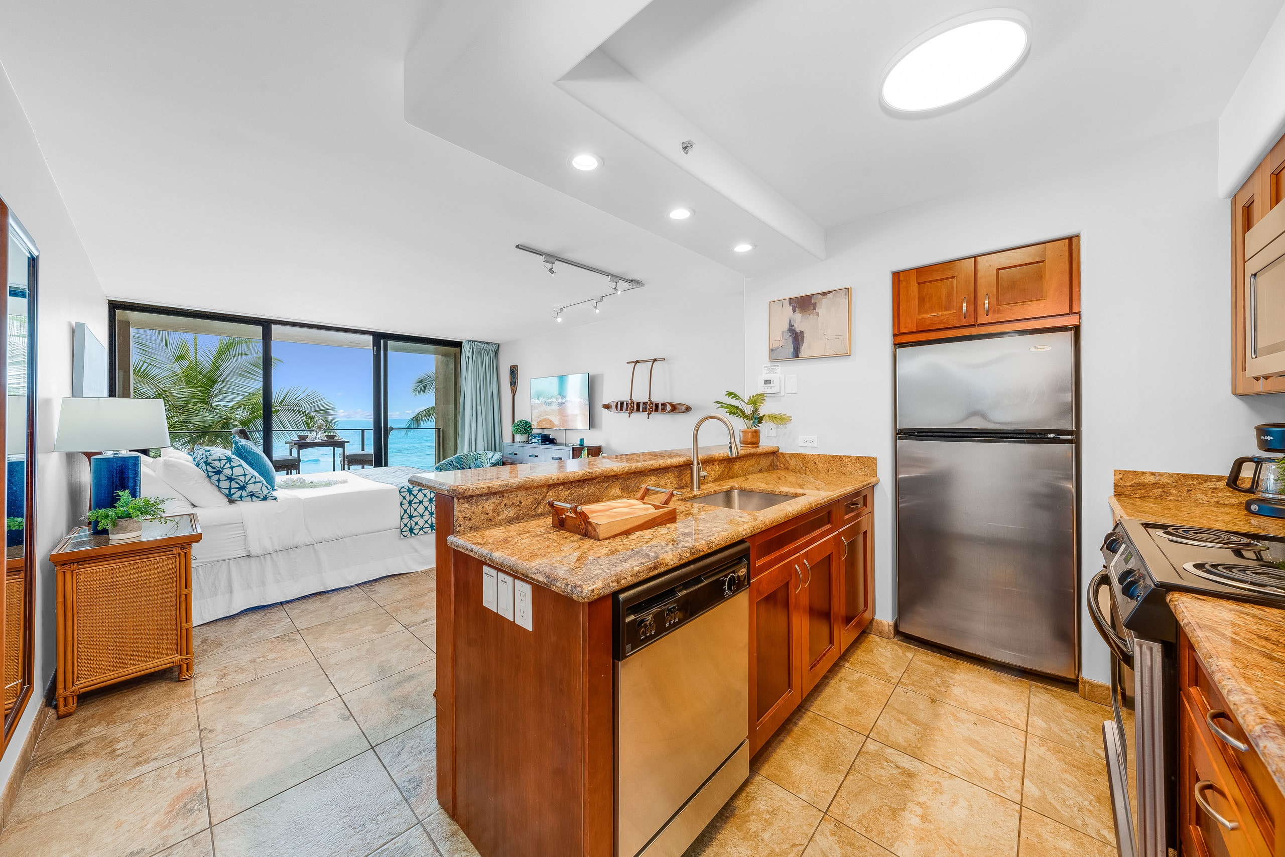 Condo in Lahaina · ★4.88 · 1 bedroom · 1 bed · 1 bath - Image 16