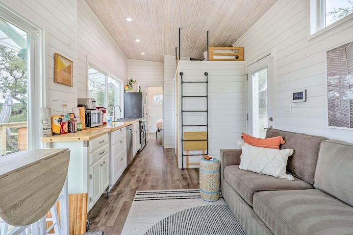 Updated Texas Tiny Home Rental On Lake Travis - Lakeway, TX