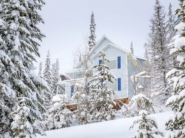 Nomadics Vacation Rentals managed Airbnb listing 1