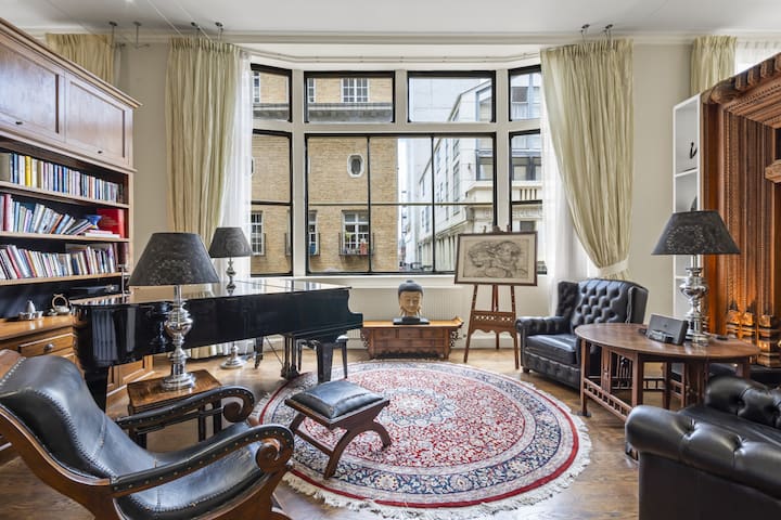 Stylish and Spacious Apartment – CBD