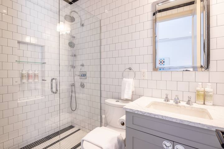 Linden Place I by RoveTravel I | Chic Lenox 3BR gallery image 4