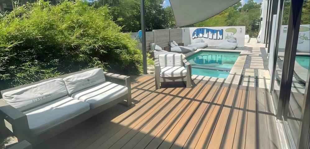 Modern 2-Home Private Oasis w Pool & Hot Tub in DT gallery image 2