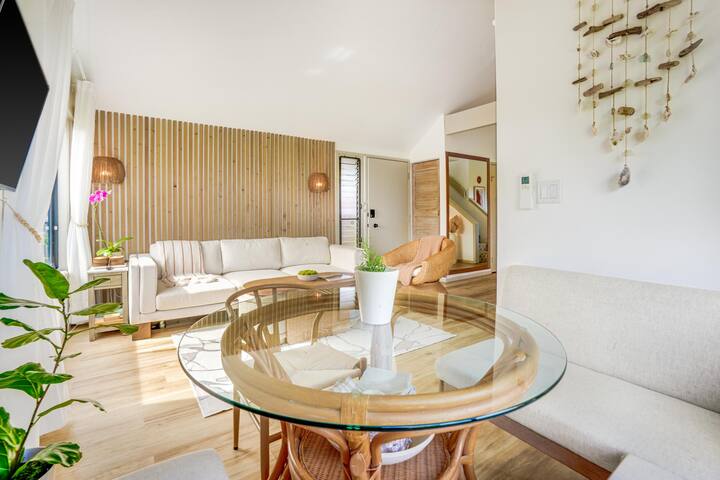 Newly Renovated, Modern Beach 70's Surfer Vibes - Apartments