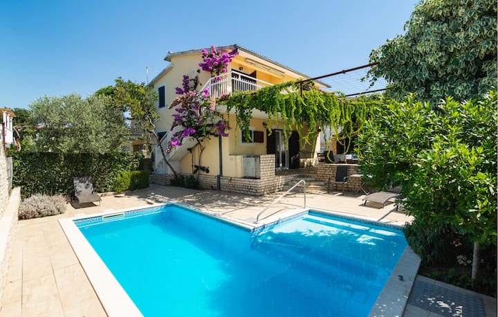 Amazing Home In Vinisce - Sevid