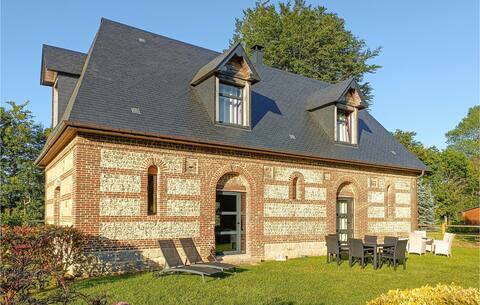 Stunning home in Paluel with WiFi
