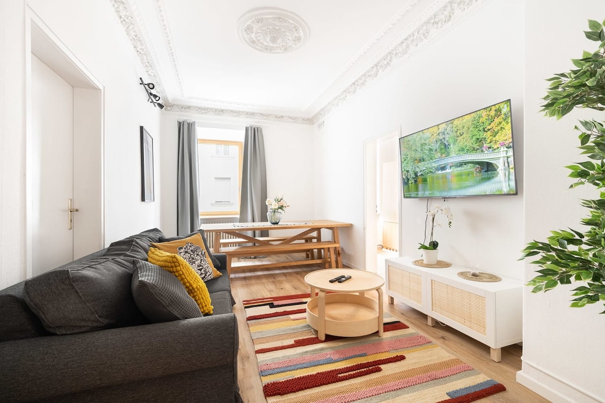 Successful Airbnb property: Grand Apartment close to the Isar and Citycenter in Glockenbach