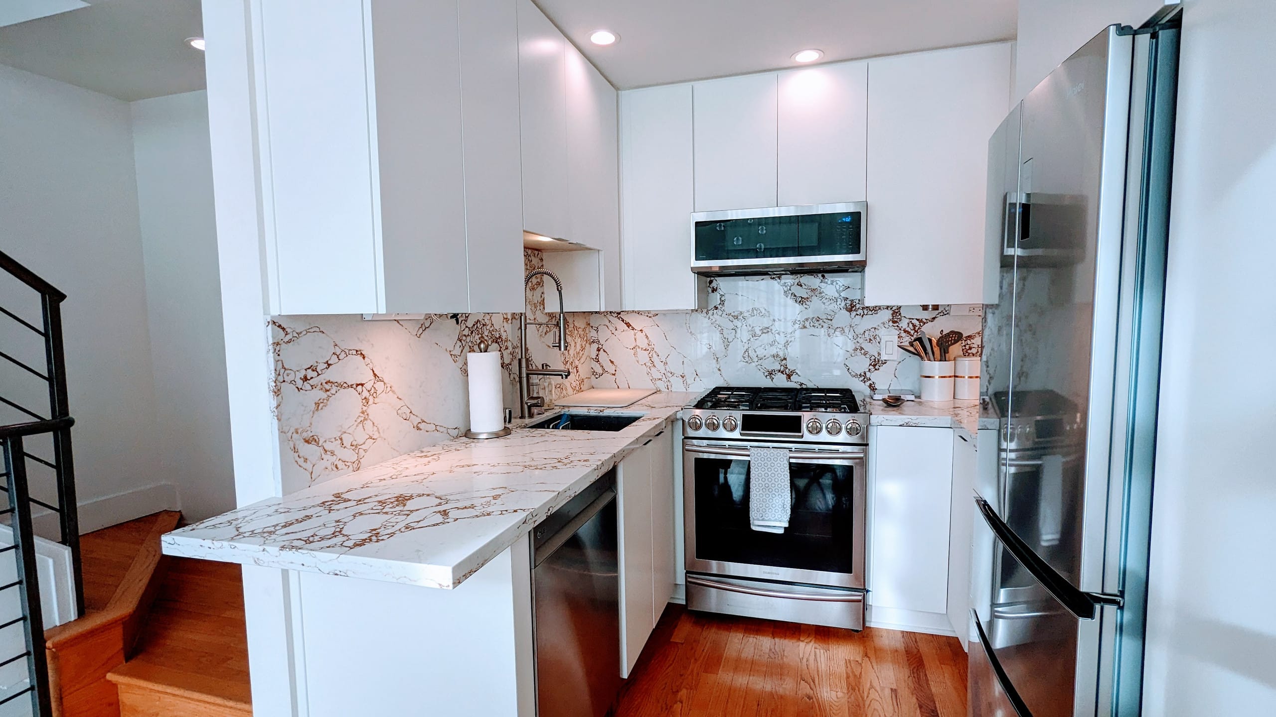 Condo in San Francisco · ★5.0 · 2 bedrooms · 2 beds · 1.5 baths - Image 24