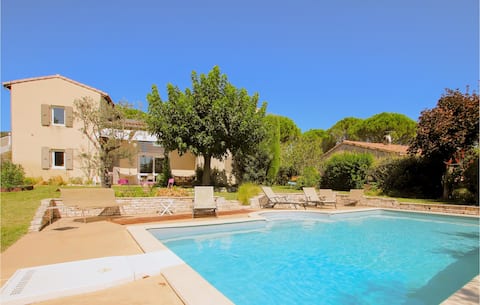 Cozy home in Sauzet with WiFi