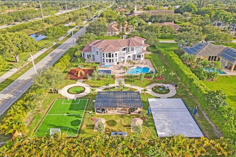 Luxury 8-BR with Pool, Basketball & Volleyball