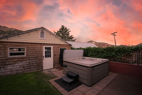 Copper Queen Retreat in Bisbee - With Hot Tub!