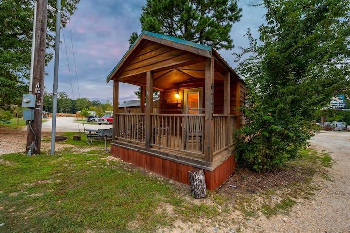 Durango: Sleep 4, Tiny Cabin, Pets, Near Park/lake - Broken Bow, OK