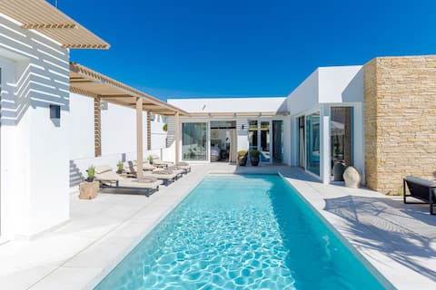 Unique & Luxurious Villa with Heated Pool!