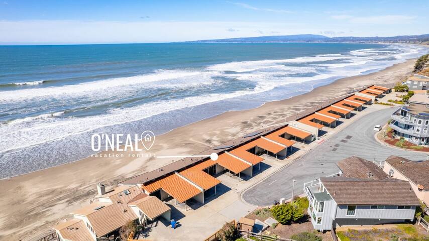 Sand Dollar Beachfront Home, Direct Beach Access! gallery image 3