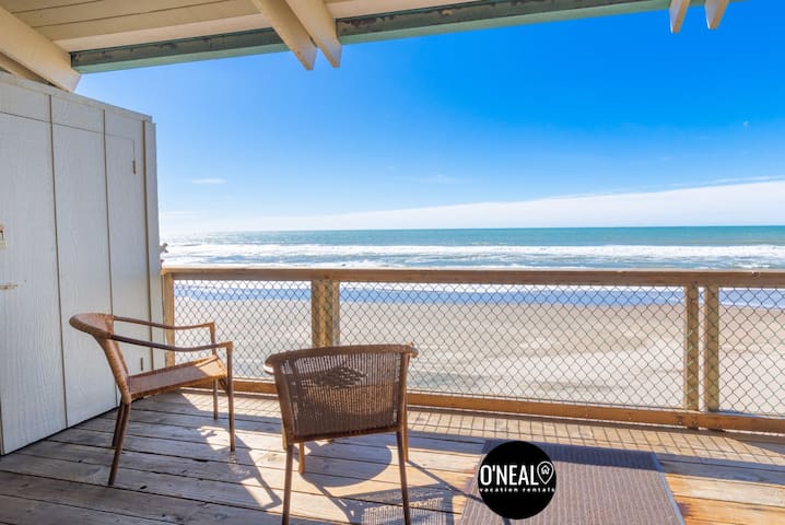 Sand Dollar Beachfront Home, Direct Beach Access! gallery image 2