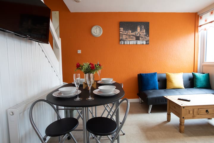 Hurley House – Close to M/cr Airport, M60 & M56