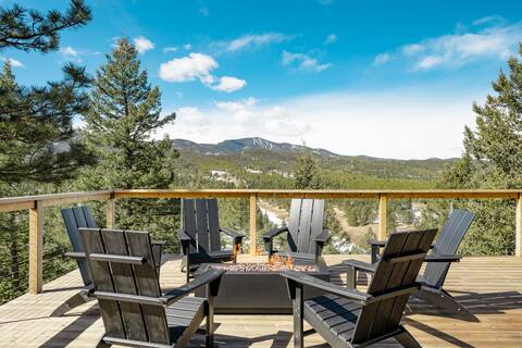 Wonder Lodge: Stellar Views, Hot Tub, Luxe