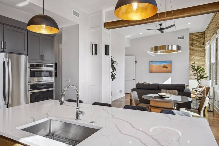 The Banker’s Suite on 2nd St by Hotel Excelsior gallery image 5