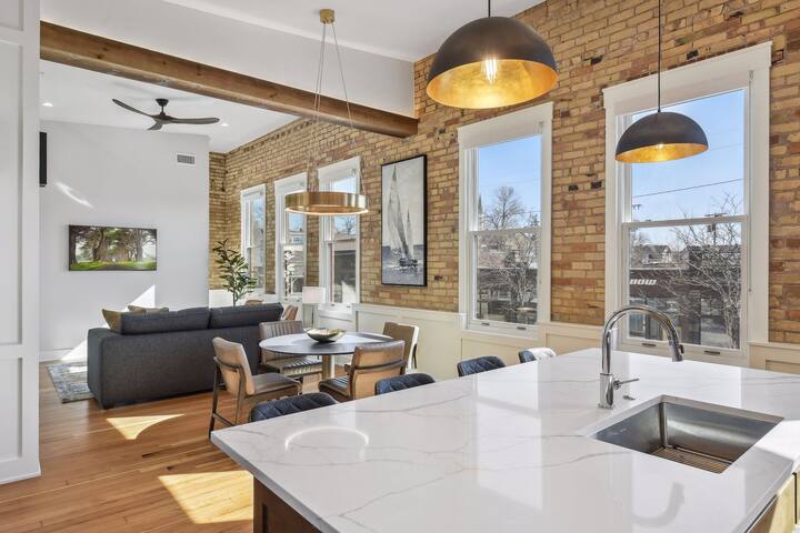 The Banker’s Suite on 2nd St by Hotel Excelsior gallery image 4