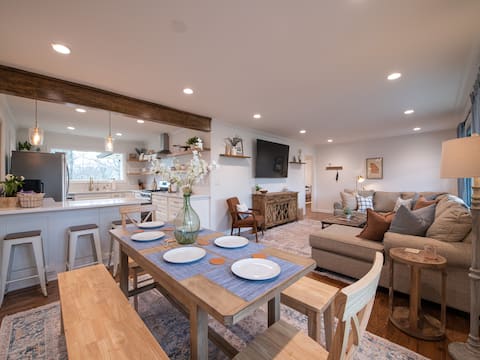 Crossing House · Boutique, Chef Kitchen, Downtown