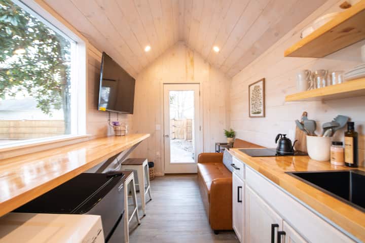 Magnolia Mini · Idyllic Tiny Home in Dtwn Norcross - Houses for