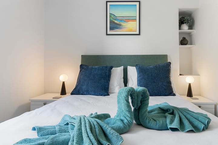 საძინებელი, მდინარის ხედი