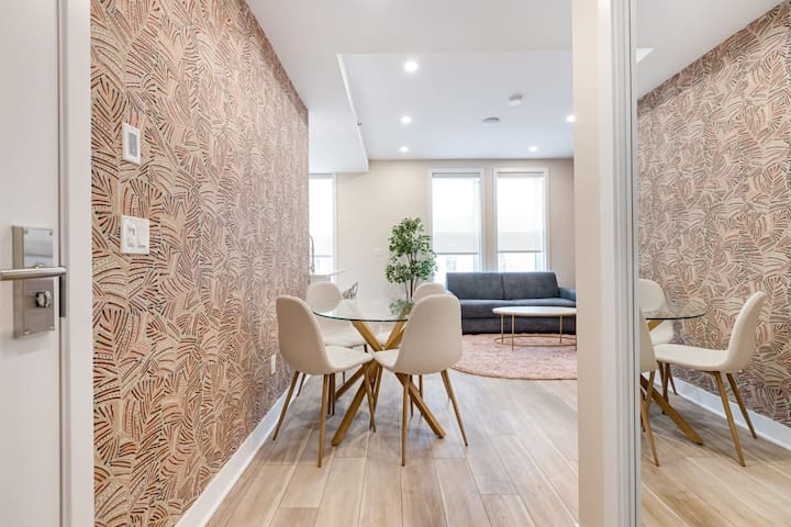 M11 | Mount-Royal Suites: 2BR + sofa bed – 211