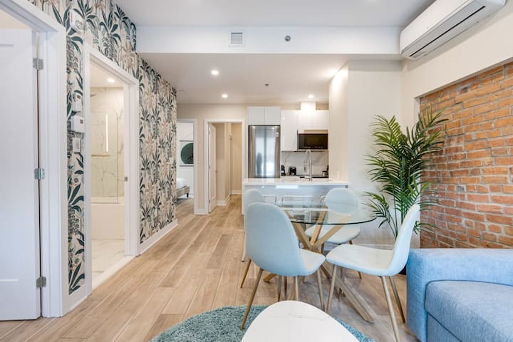 M11 | Mount-Royal Suites: 3BR + sofa bed – 312